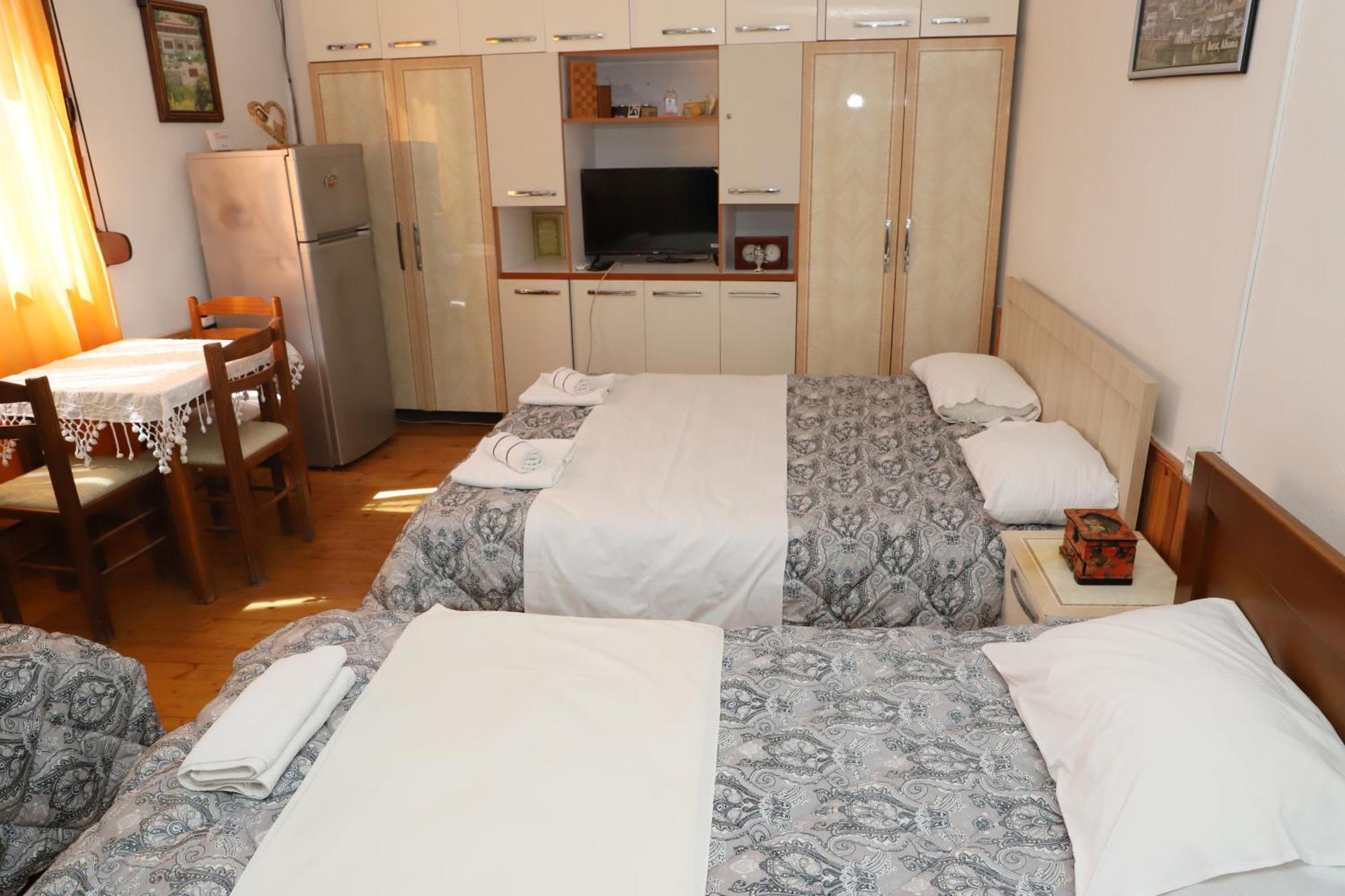 Elvi Aerd Apartment Berat Exterior photo